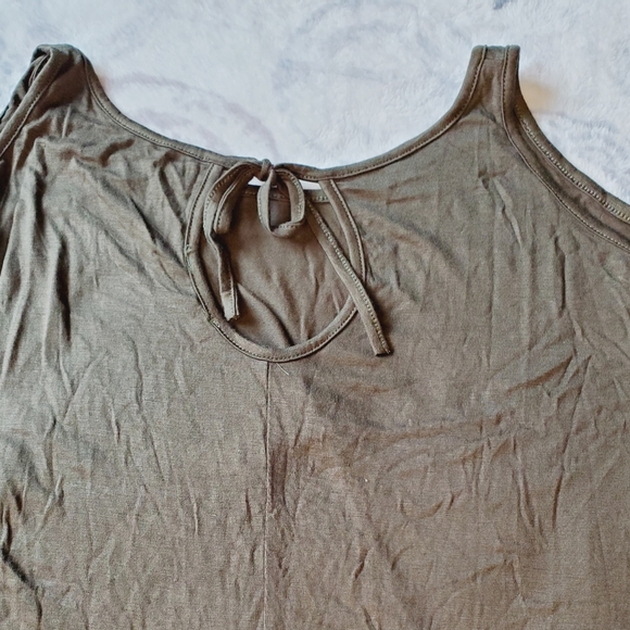 Shop Basic Cold Shoulder Top. NWOT - Picture 12 of 16